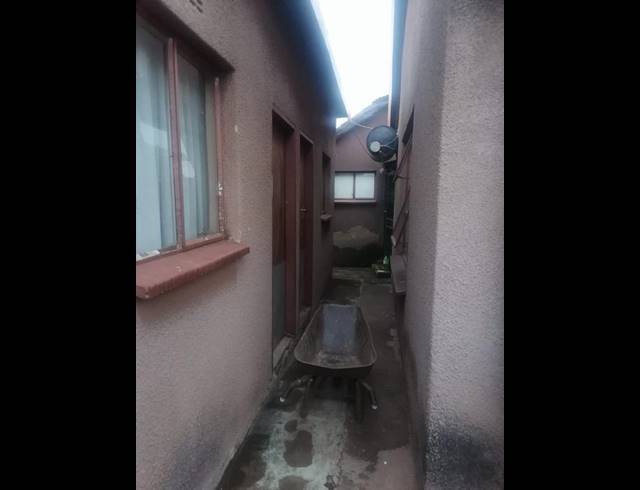 2 BEDROOM HOUSE FOR SALE IN ZONKIZIZWE